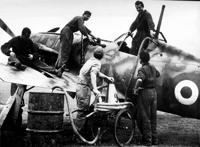 270_8_macchi_mc205_1943-45.gif