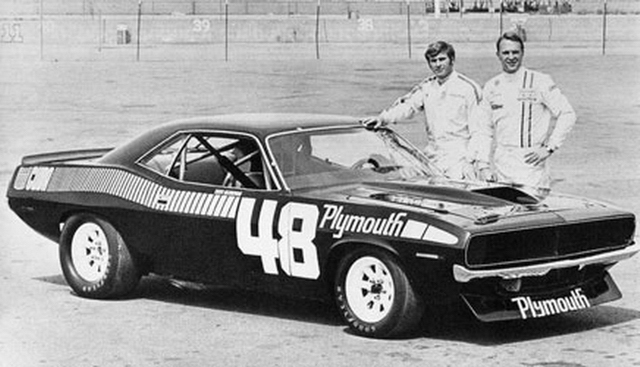 2SwedeSavageDanGurney #48 1970 AAR Cuda.jpg