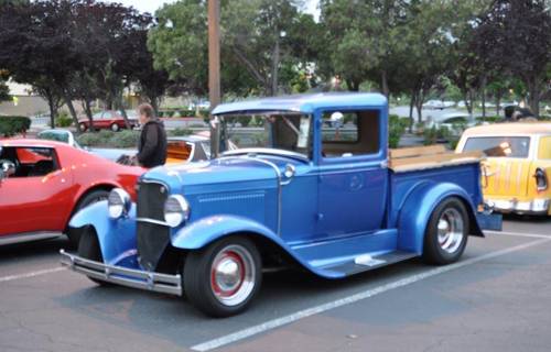 32 Ford Pick-Up blue 2015 Edelbrocks Car Show.jpg