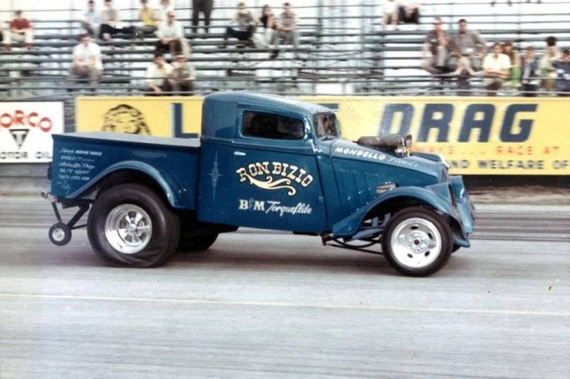 33 Willys Pick-Up Gasser Ron Brizio 392 Hemi vintage Lions.jpg