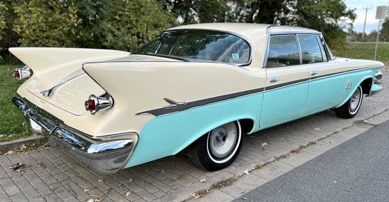 383c '61 Chrysler Imperial Custom Southampton.jpg