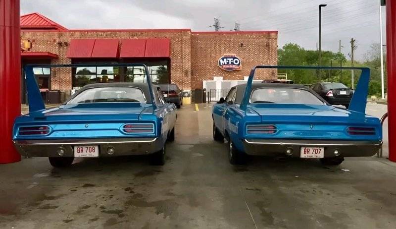 385 '70 Plymouth Road Runner Superbirds.jpg