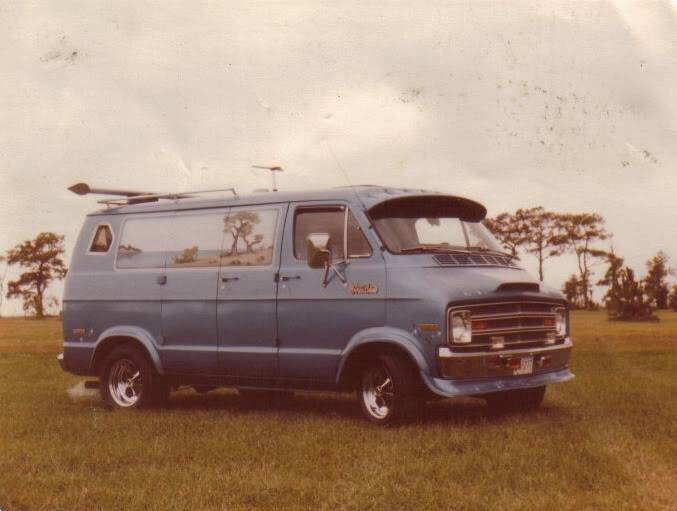 4034a5b9cf9d1bc080773b1a83e437e4--custom-vans-mopar.jpg