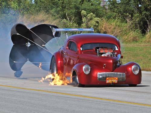41 Willys A-Gas chute out & flames Frank 'Meatball' Gugliotta in Orlando.jpg