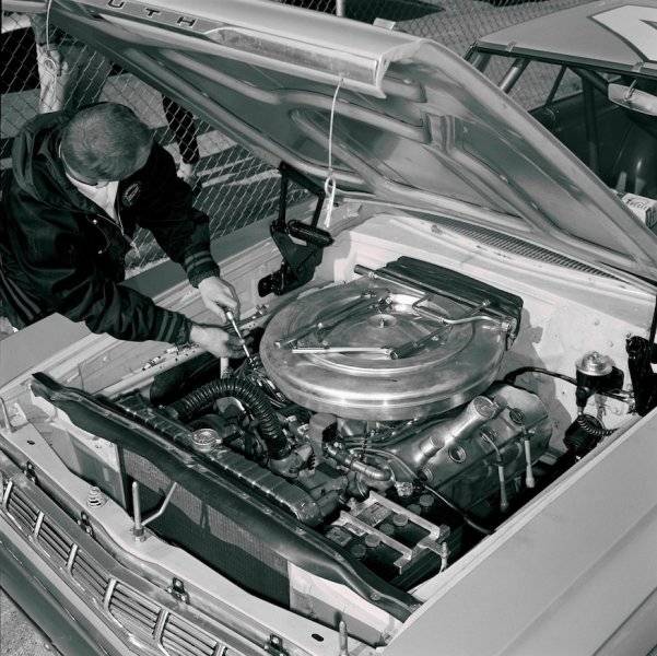 426-hemi-day-hot-rod-22057-10-19640225-HRDlo.jpg