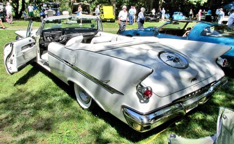 451 '61 Imperial Crown Convertible.jpg