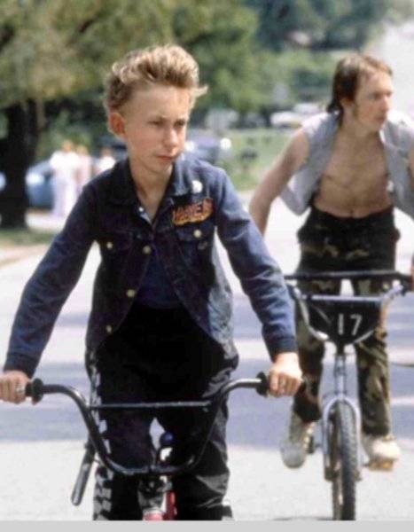 4cf93a781e1344972ce3496042c6bbc8--larry-clark-poltergeist.jpg
