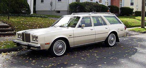 560px-1980_Chrysler_LeBaron_wagon.jpg