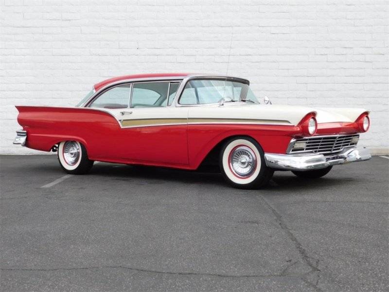 57 Fairlane 500 HT red & white.jpg