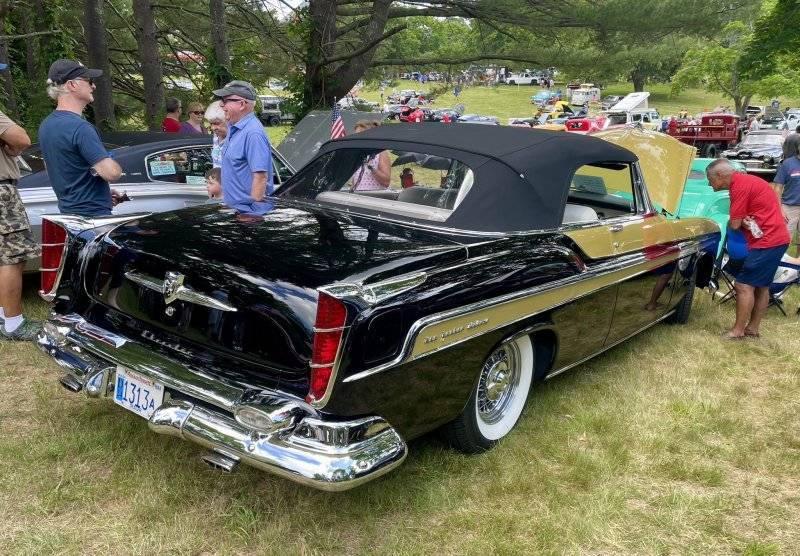 584 '55 Chrysler New Yorker Deluxe Convertible.jpg