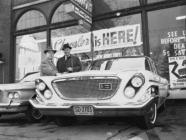 5cb1e3346f0495e037066a7c6ddab512--car-dealerships-retro-cars.jpg