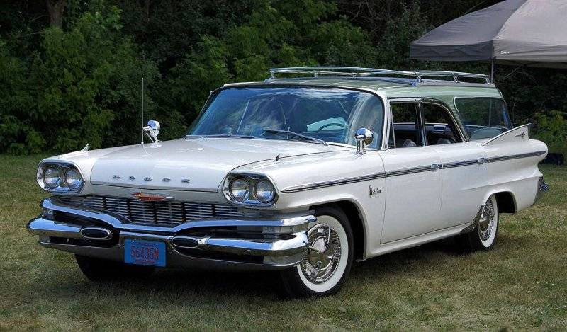 60 Matador Wagon Super Red Ram Hemi 295 Hp v8 - white & green top.jpg