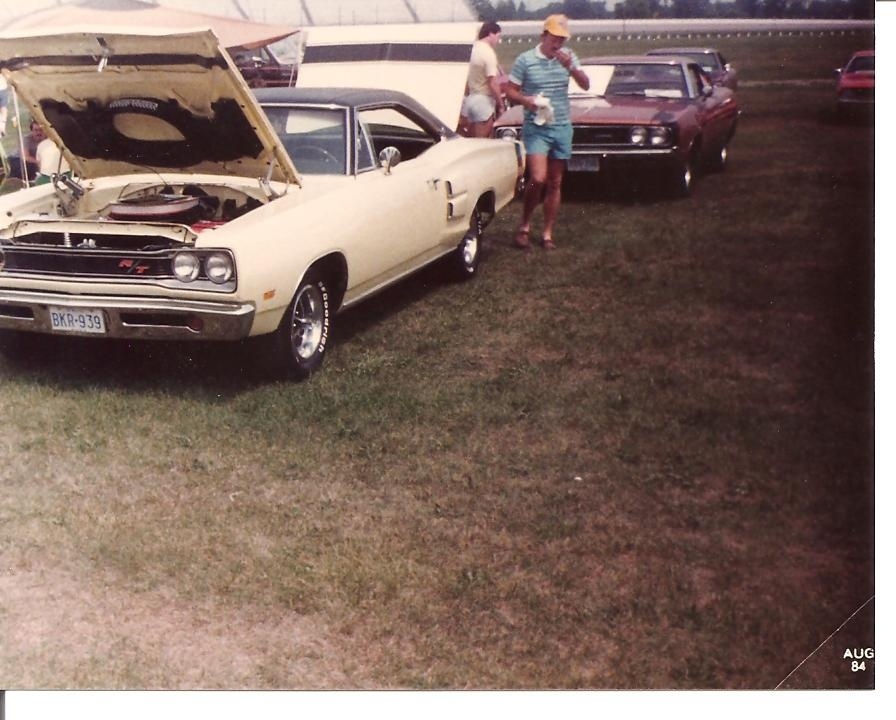 6158242-MoparNationals19841969CoronetRTyellow.jpg