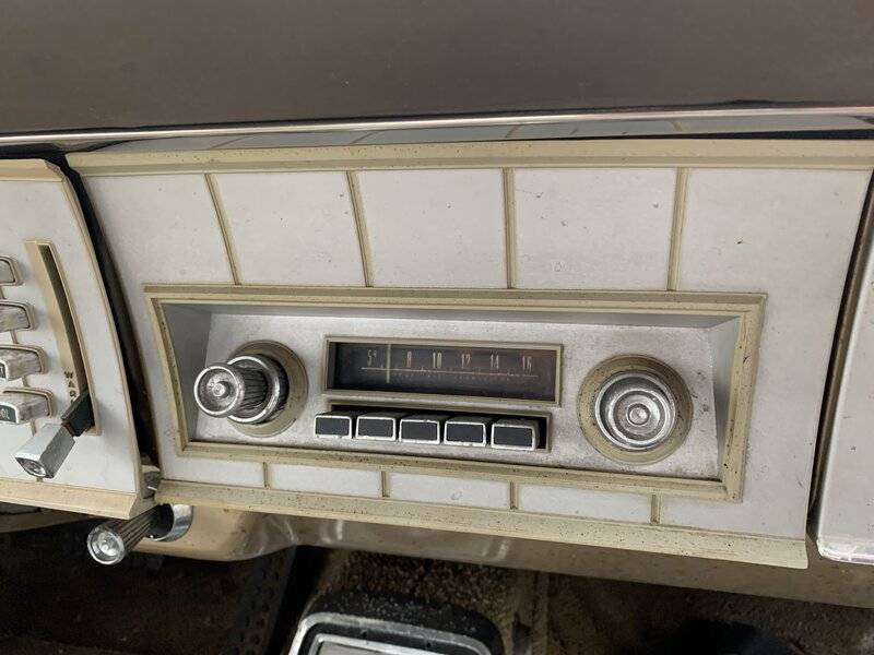 65 Coronet radio.JPG