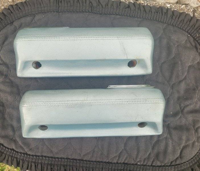 66....70 b.body rear armrests 2.jpg