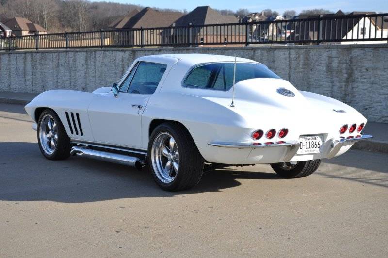 66 Corvette Stingray white SBC #2.jpg