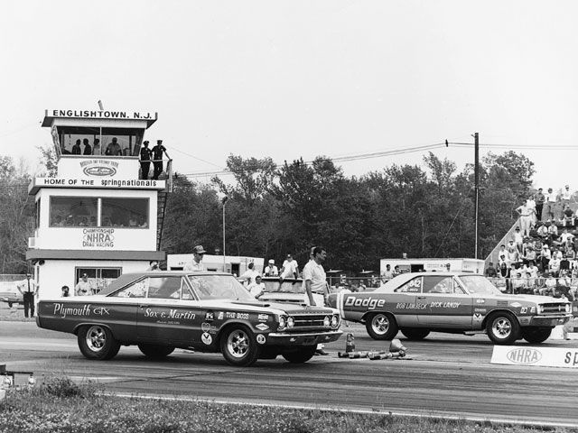 67 GTX Hemi Sox & Martin 68 Dart Dick Landy @ Englishtown.jpg