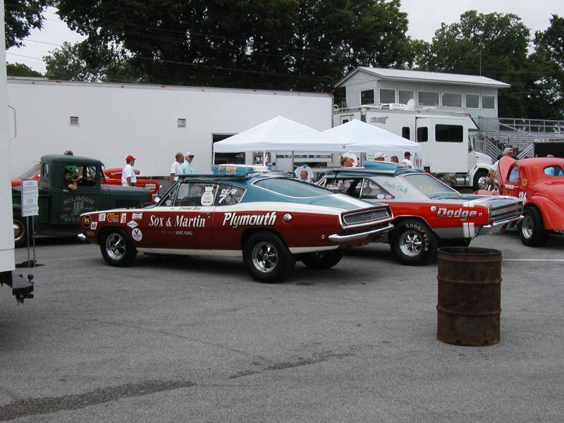 68 Barracuda Hemi BO29 Sox & Martin with Dick Landy 68 Dart Hemi LO23 Super Stockers.jpg