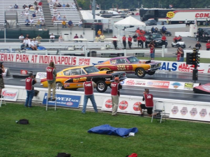 68 Barracuda Hemi SS BO29 both wheels up @ Indy US Nats.jpg