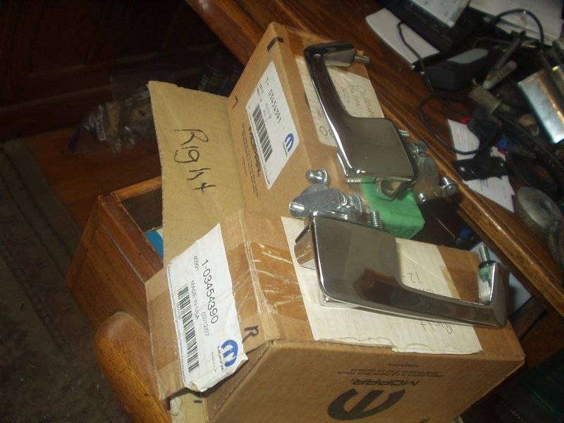 68 NOS door handles 3.JPG