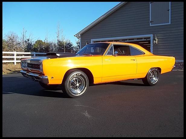 68 Roadrunner 440ci yellow w- 69 6bbl hood & grill.jpg