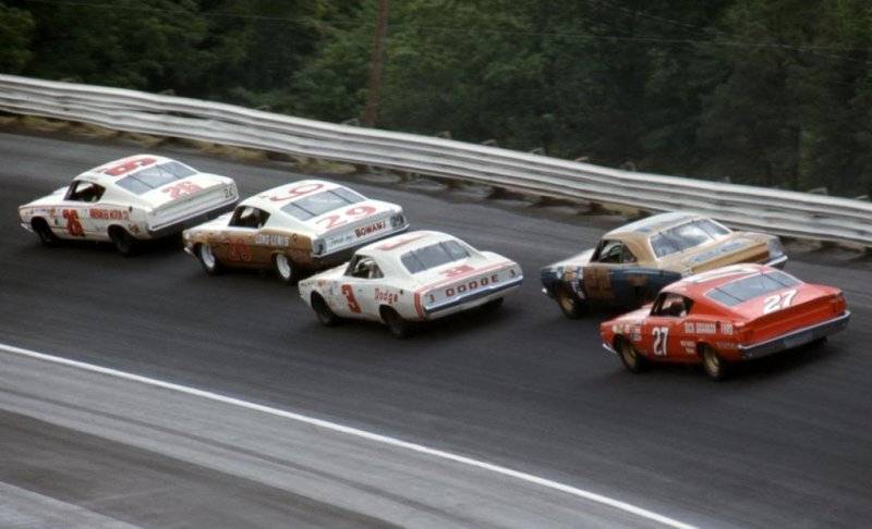 68 Roadrunner Nascar #22 Bobby Allison.jpg