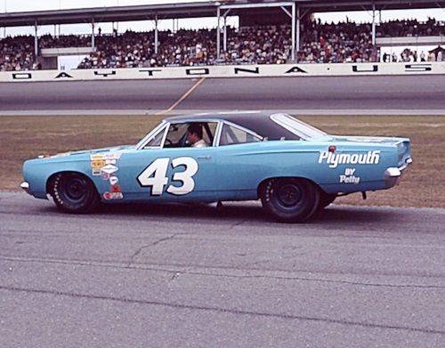 68 Roadrunner Nascar #43 Richard Petty #4 Daytona.jpg