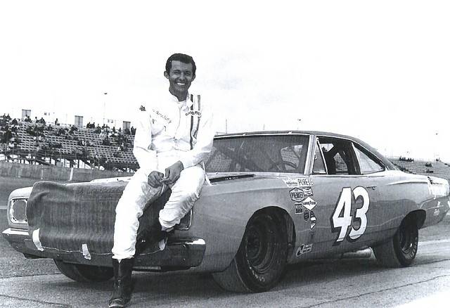 68 Roadrunner Nascar #43 Richard Petty #7.jpg