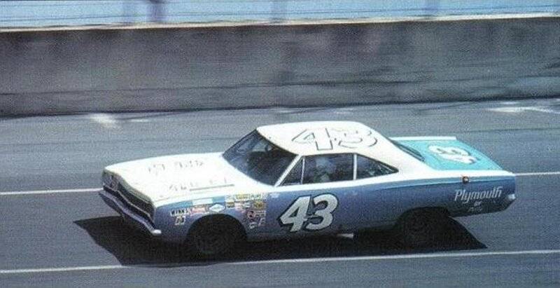 68 Roadrunner Nascar #43 Richard Petty #8 Blue & White 1968 Firecracker 500.jpg