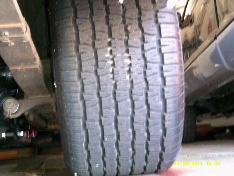 68 RR 295-50-15 Radial TA Rear tire #1 leaf clearance.JPG