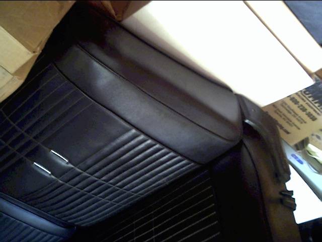 68 RR BLK Decor Bench seat #2 hinge.JPG