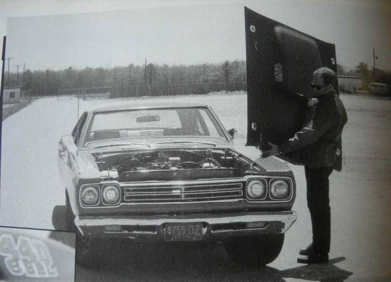 69.5 Roadrunner 440-6bbl A12 Advert. #3 magazine.jpg