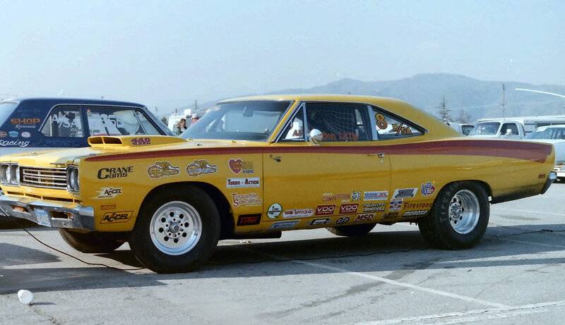 69.5 Roadrunner 440-6bbl A12 D-SA Lift off hood playground.jpg