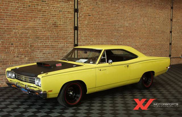 69.5 Roadrunner 440-6bbl A12 Yellow XV Motorsports F.A.S.T..jpg