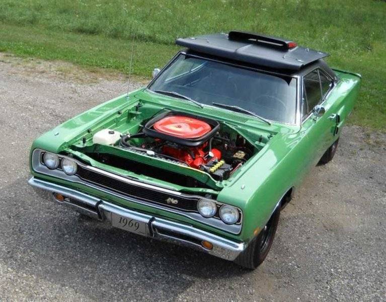 69.5 Super Bee A-12 440 Six Pack F6 Green #2.jpg