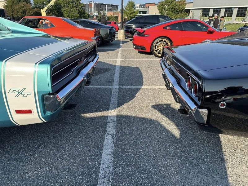 '69 & '68 Dodge Chargers (4).jpg