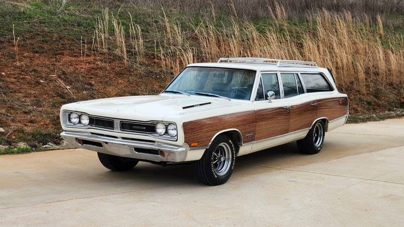 69 Coronet Wagon- Woody 440 car Mecum auction.jpg