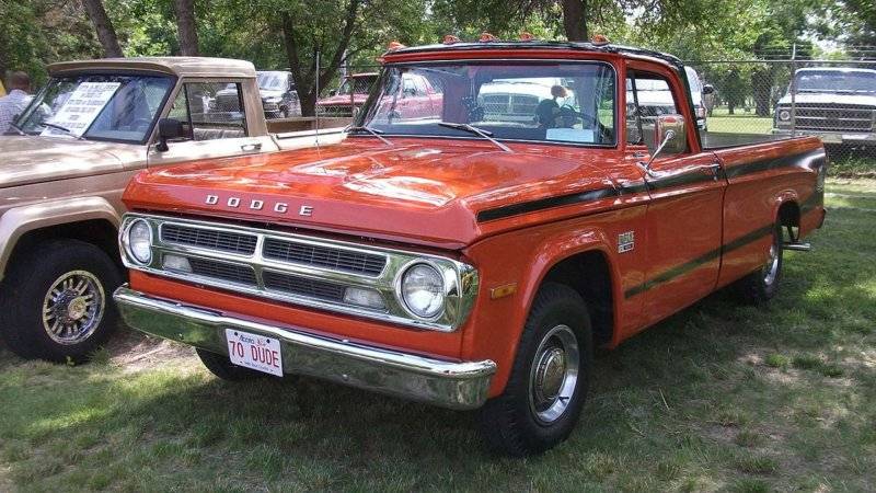 69 D-100 Dude Edition 383cid 300hp - orange & black c-stripe LB.jpg