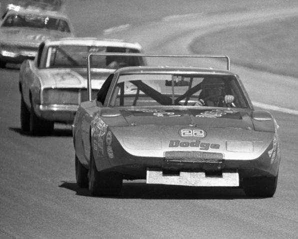 69 Daytona Charger Nascar #22 305ci leading 1971 Daytona 500.jpg