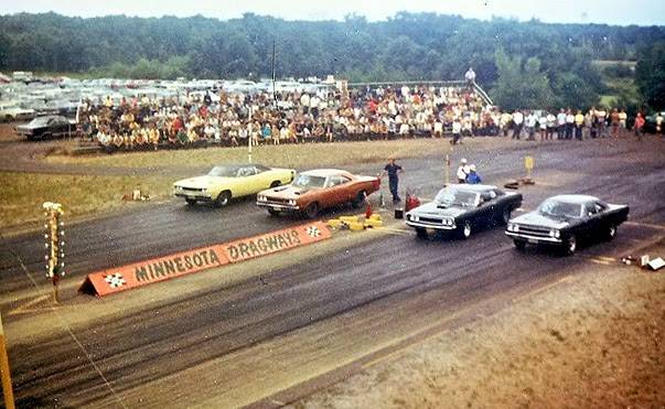 69 Super Bee 4 wide races Minnisota Drag Way.jpg