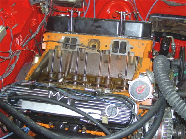 69ChargerDriverFrontEndBlownPullingEngineInGarageBlowerOffCudaKen.jpg
