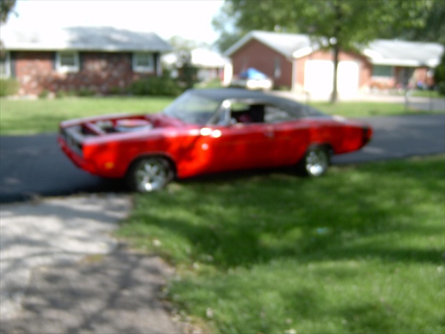 69ChargerDriversSideNoHoodOnCarbCuXXXXXBlurryAngle.JPG
