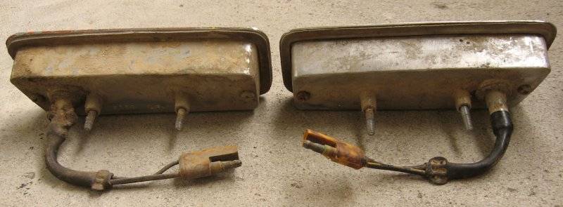 70 Coronet front marker light 320 CC.jpg