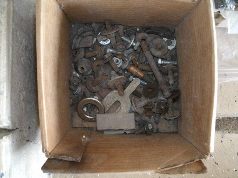 70 RR Bolts and NEW BB Carter fuel pump 002.JPG