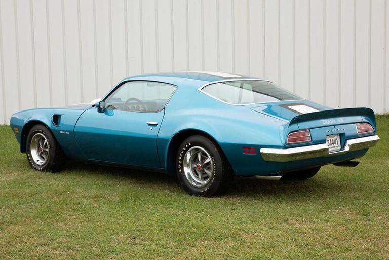 70 Trans Am 400cid Ram Air IV - blue -white stripes rear wing.jpg