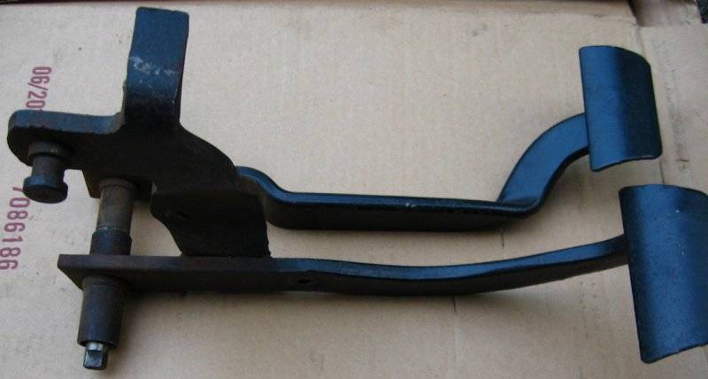 71-74 b body 4 speed pedals BBB.jpg