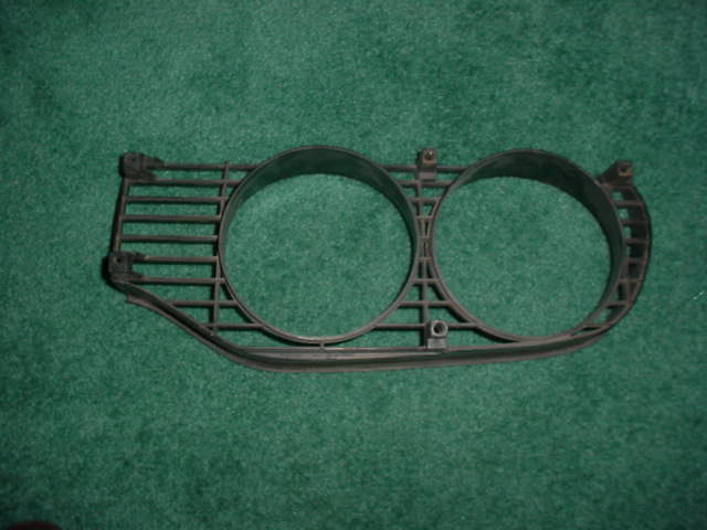 71 B-body passenger headlight bezel2.JPG