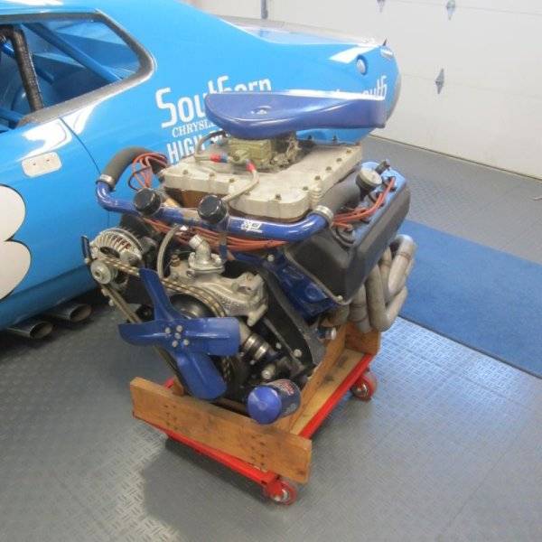 71 Roadrunner Nascar #43 Richard Petty's ride #12 426ci Hemi w-ratroaster intake.jpg