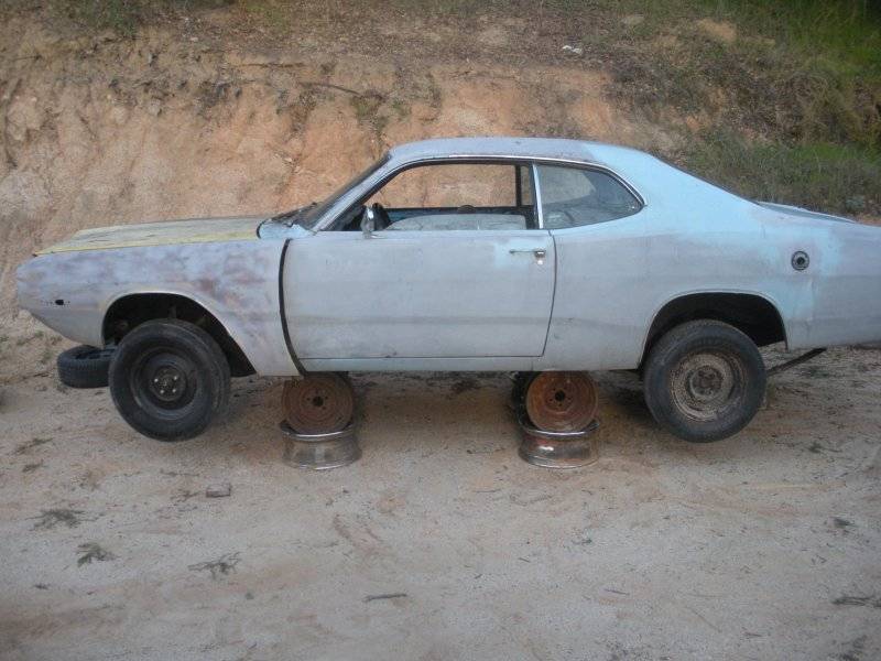 75 Duster B.JPG