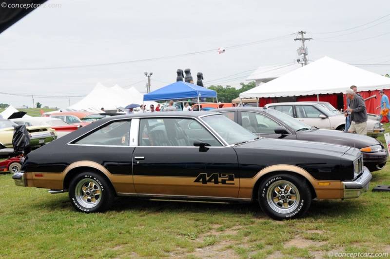 78-Olds-Salon-442-DV-14-GM_017-800.jpg